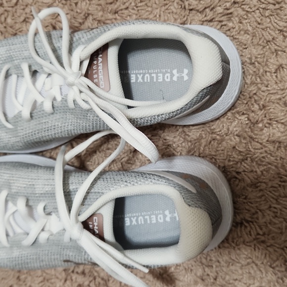 Women's Under Armour Shoes (Size-8 and 1/2) - Picture 11 of 13